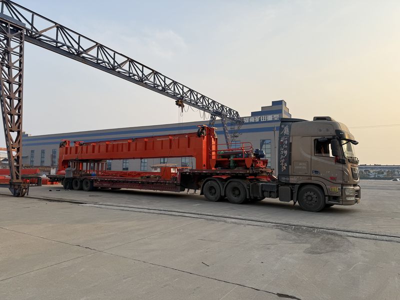雙梁起重機(jī) QD10t-13.5m  制作完成  裝車(chē)發(fā)出